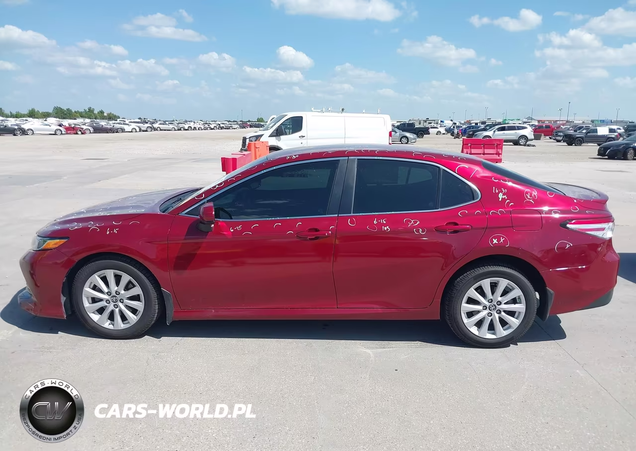 2018 Toyota Camry Le VIN:4T1B11HK2JU605838 - 14