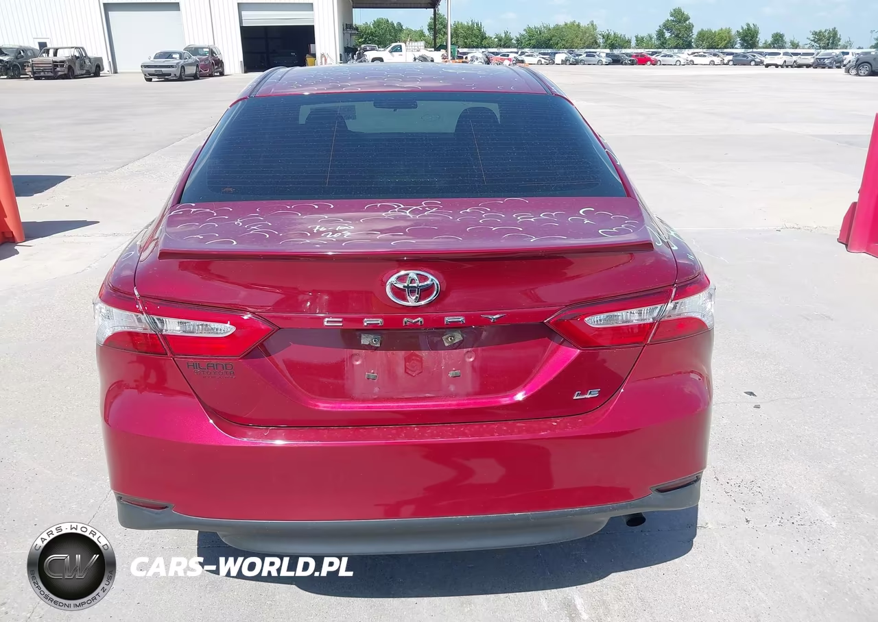 2018 Toyota Camry Le VIN:4T1B11HK2JU605838 - 16