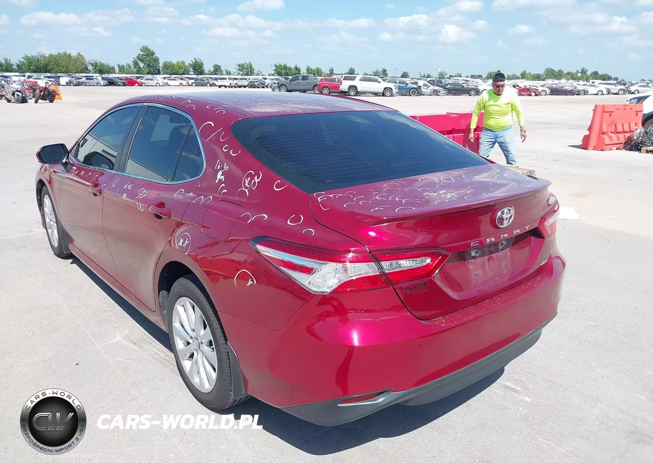 2018 Toyota Camry Le VIN:4T1B11HK2JU605838 - 3