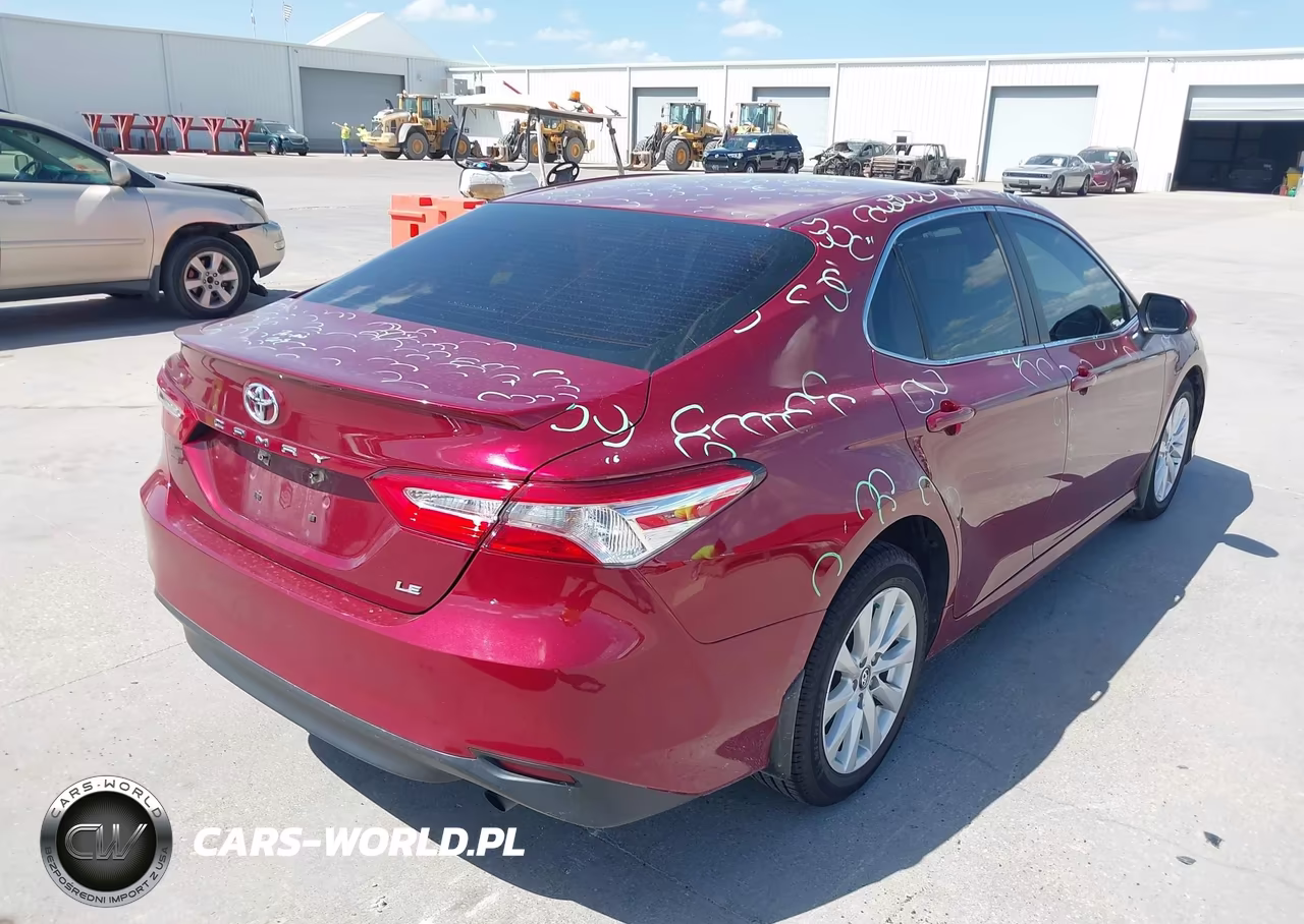 2018 Toyota Camry Le VIN:4T1B11HK2JU605838 - 4