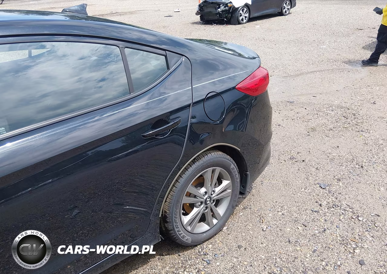 2018 Hyundai Elantra Value Edition VIN:5NPD84LF3JH362457 - 18