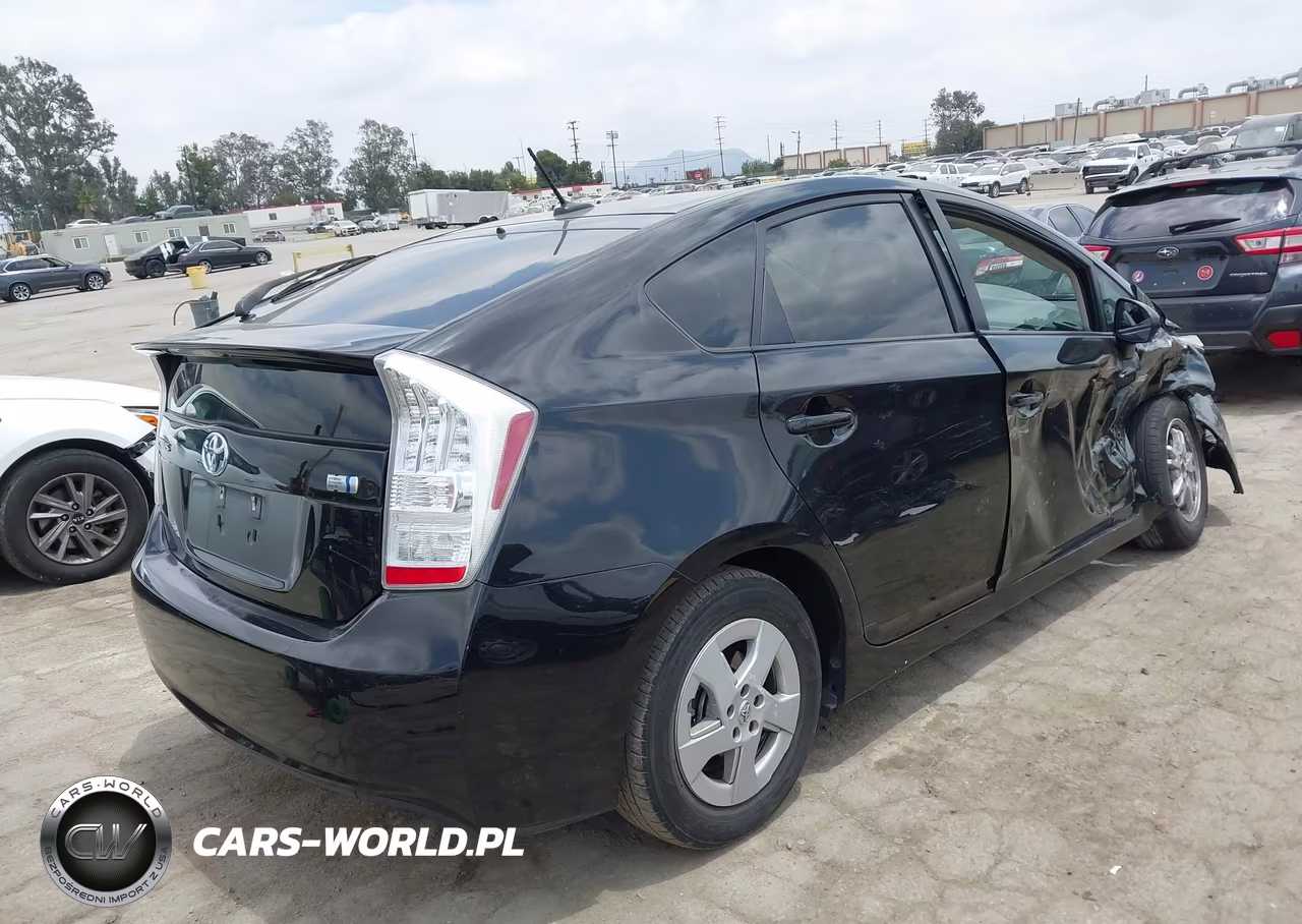 2011 Toyota Prius Three VIN:JTDKN3DU3B0306816 - 4
