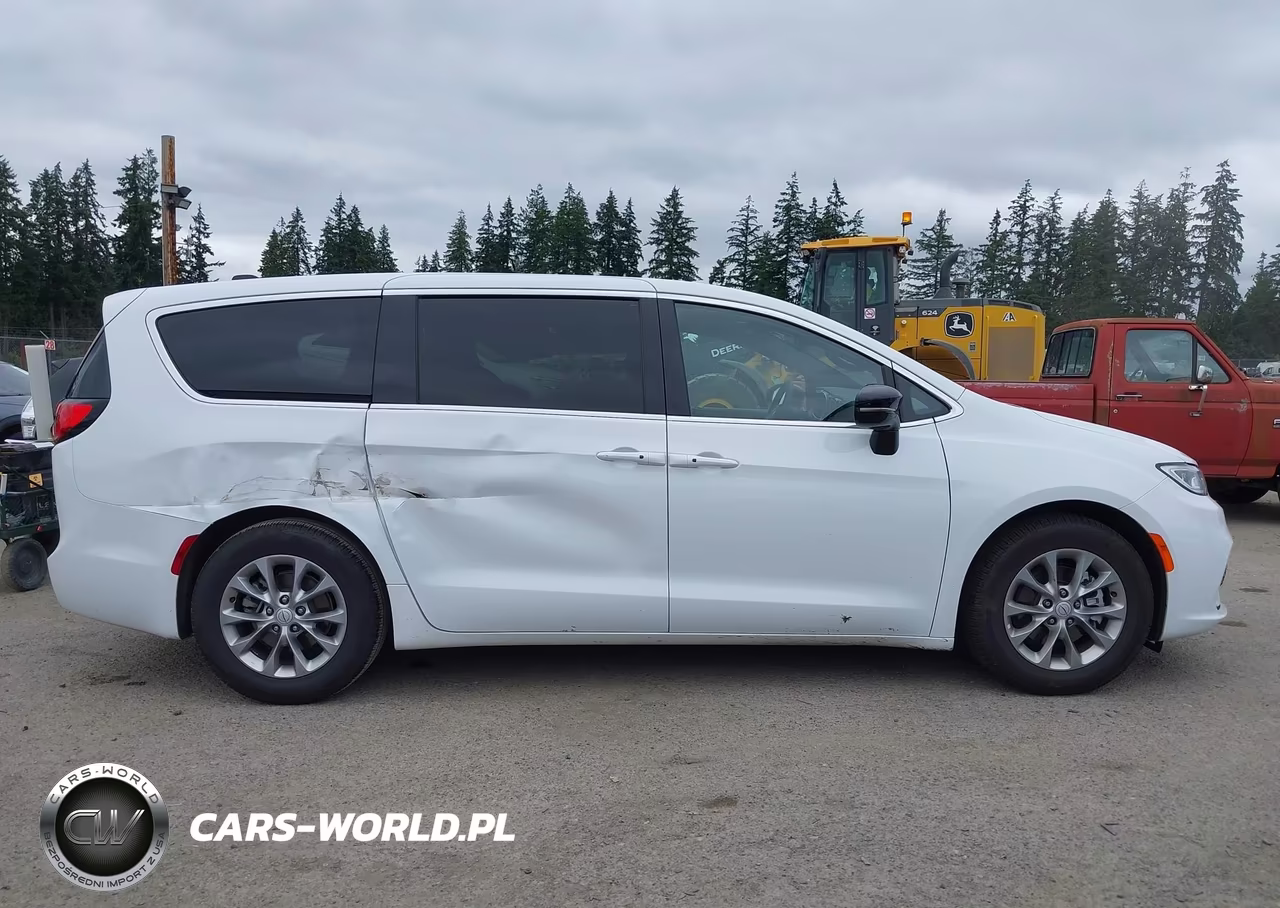 2026 Chrysler Pacifica Limited VIN:2C4RC1GG4TR206004 - 13