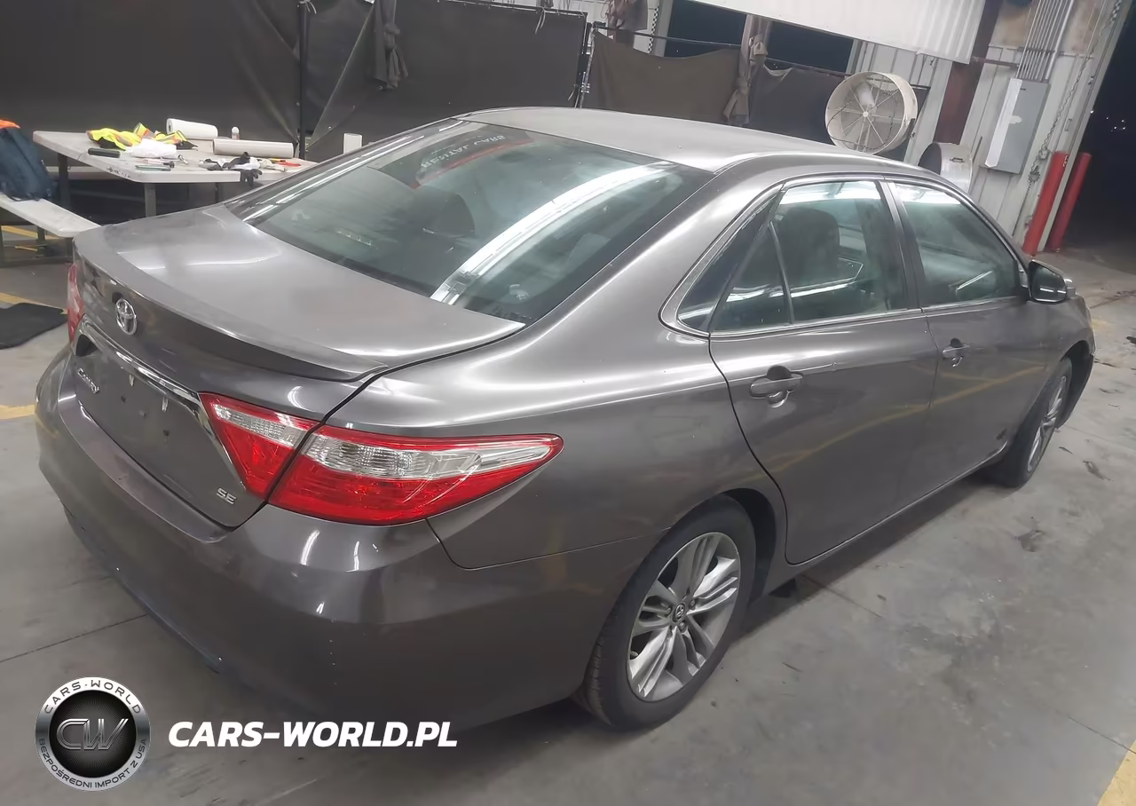 2015 Toyota Camry Se VIN:4T1BF1FK7FU904897 - 4
