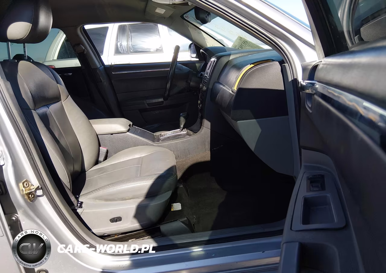 2005 Chrysler 300 Touring VIN:2C3JA53G25H138931 - 5