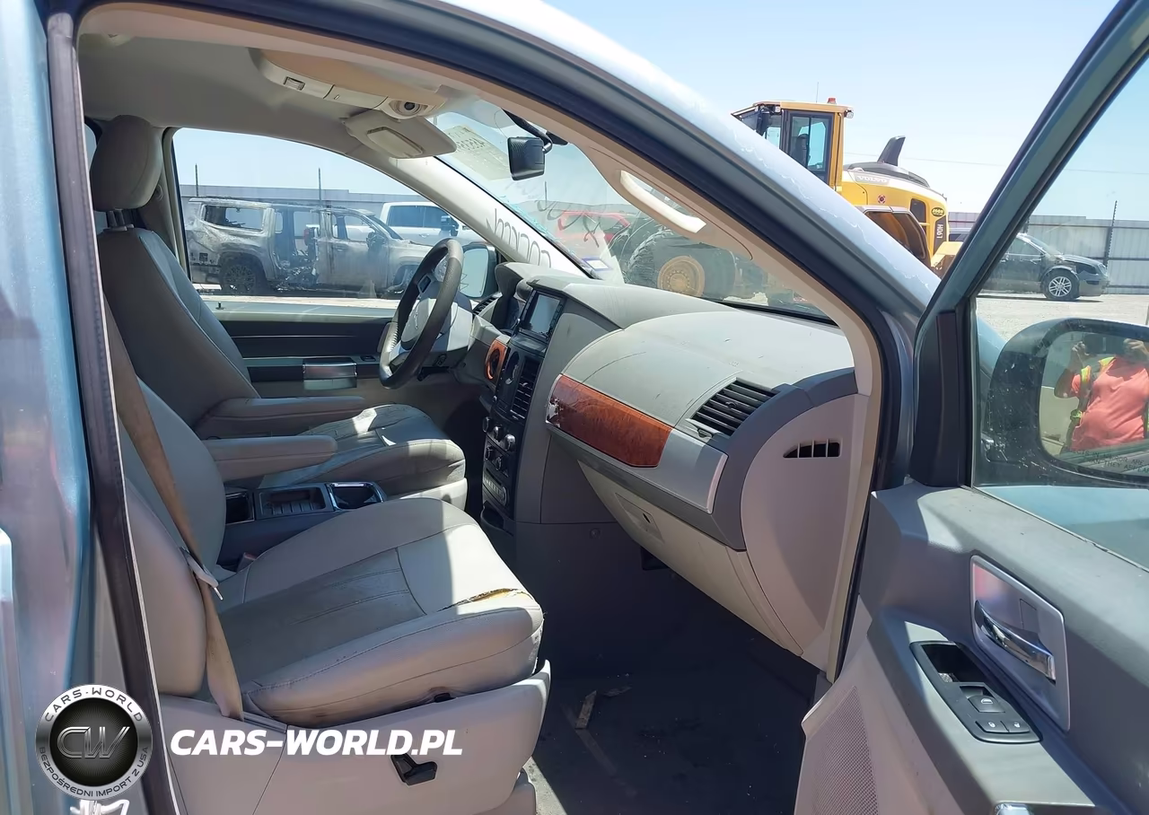 2008 Chrysler Town & Country Touring VIN:2A8HR54P98R699961 - 5