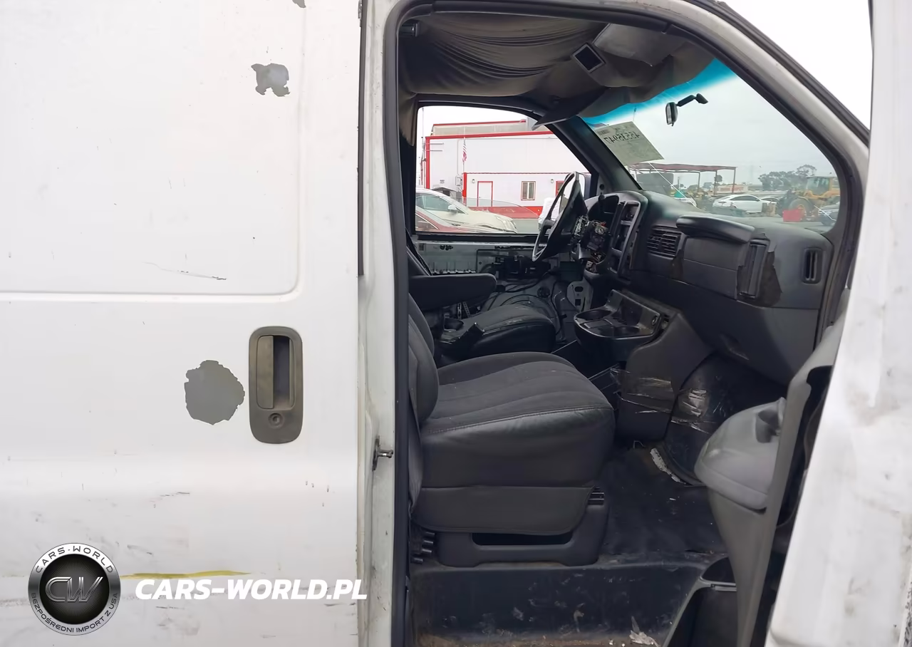 2002 Chevrolet Express Cargo Van VIN:1GCGG29R821173558 - 5