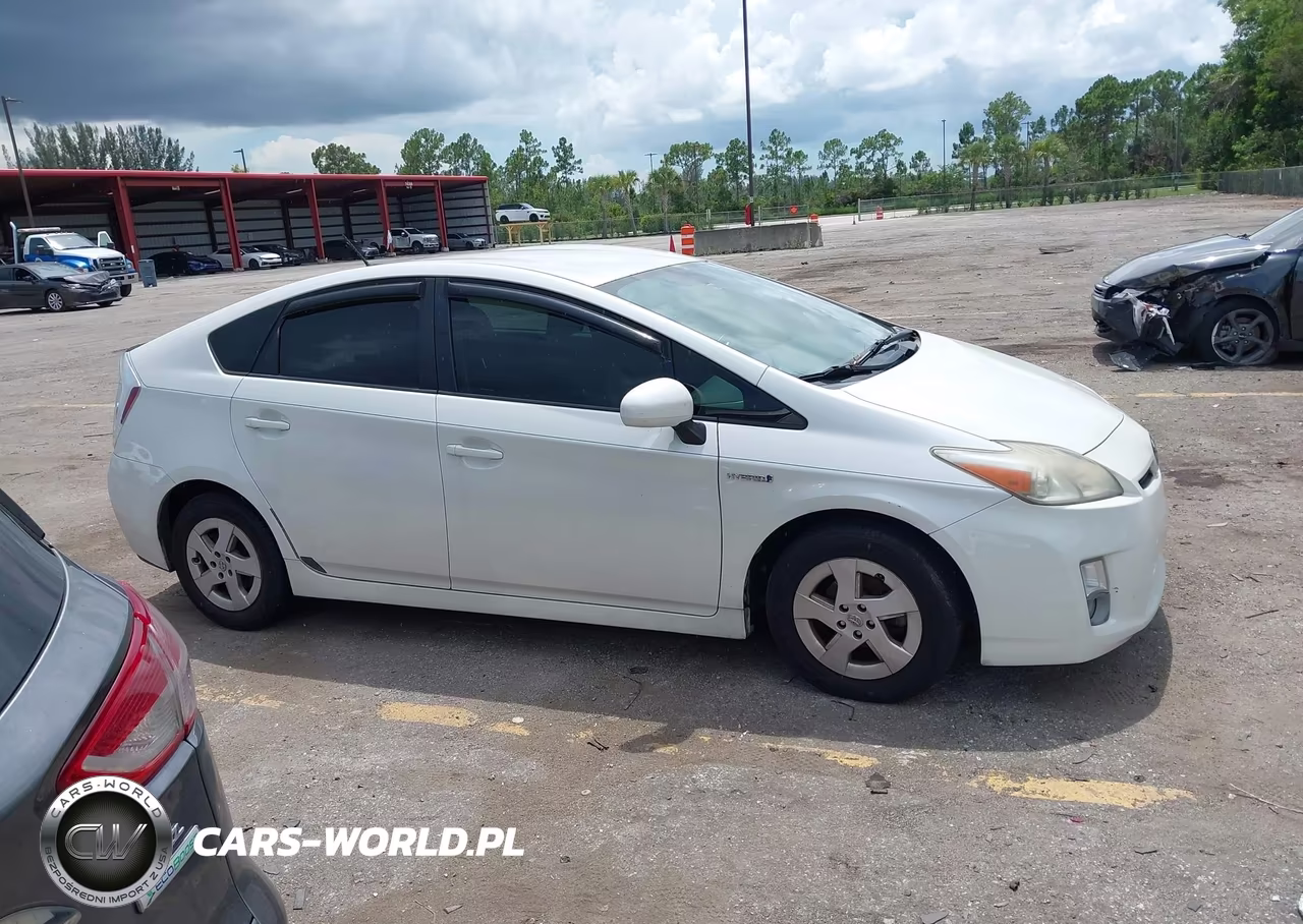 2011 Toyota Prius Two VIN:JTDKN3DU0B0274049 - 13