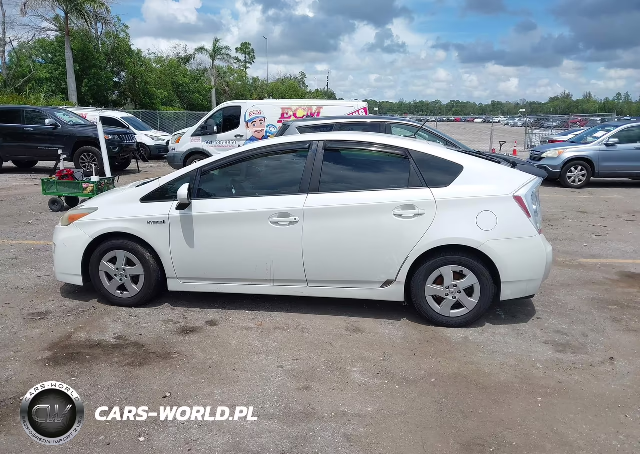 2011 Toyota Prius Two VIN:JTDKN3DU0B0274049 - 14
