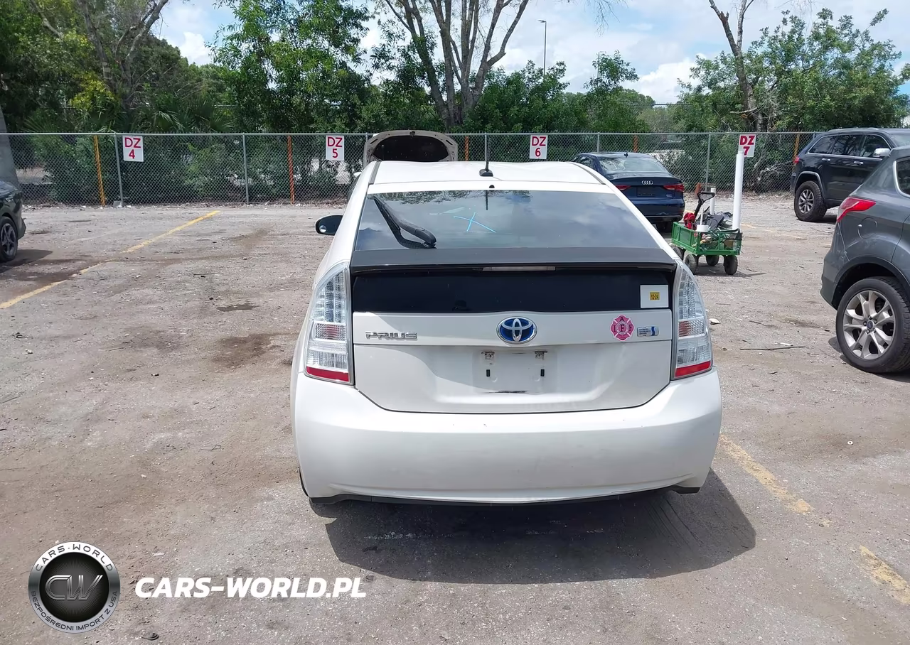 2011 Toyota Prius Two VIN:JTDKN3DU0B0274049 - 16