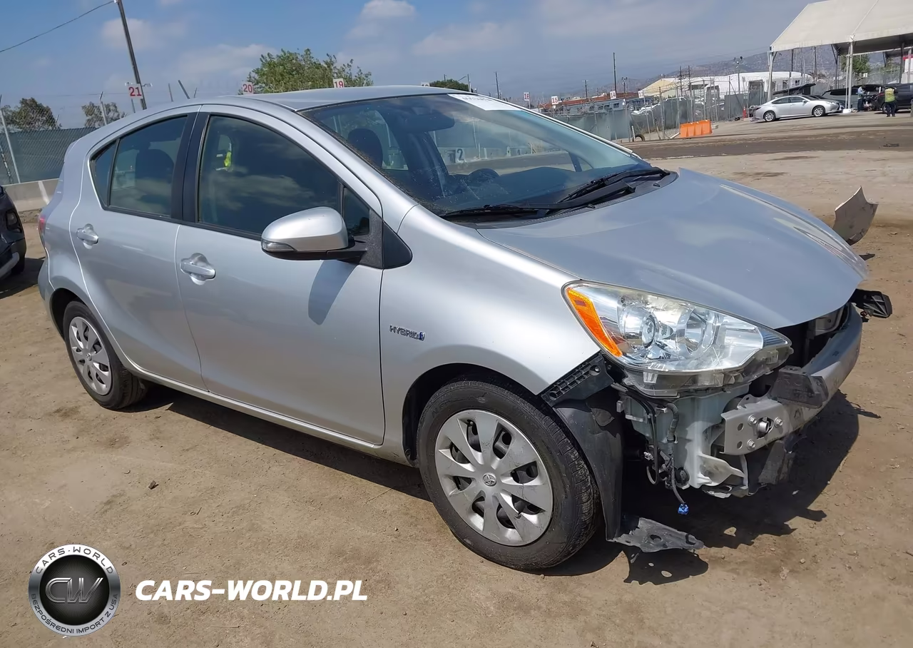2014 Toyota Prius C Three – zdjęcie 1 z 17