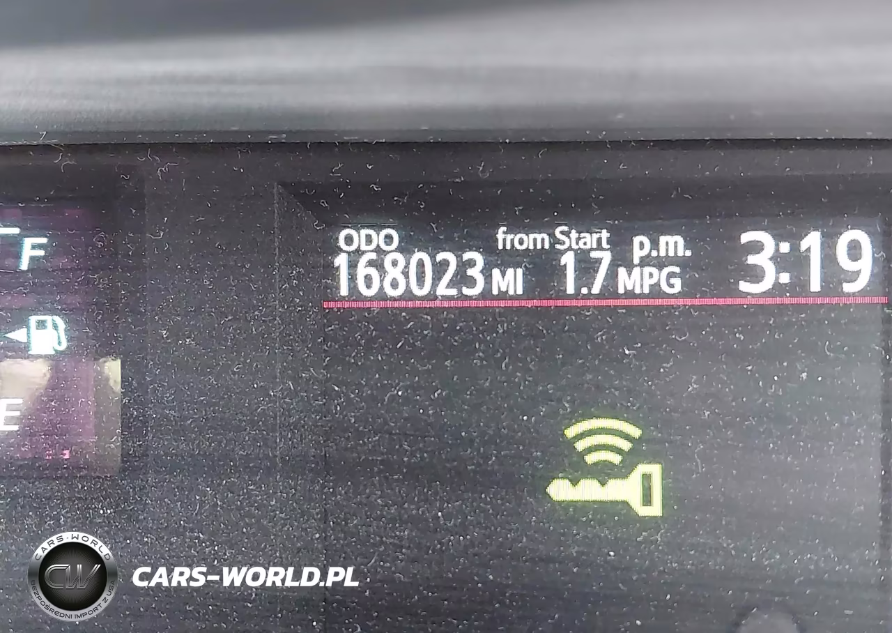 2014 Toyota Prius C Three VIN:JTDKDTB31E1076222 - 16