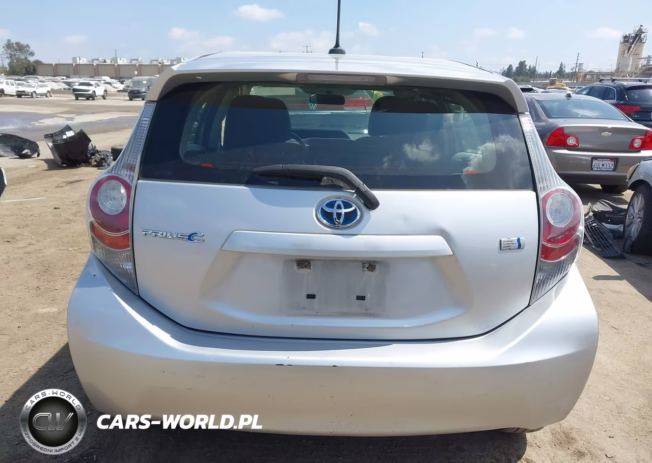 2014 Toyota Prius C Three VIN:JTDKDTB31E1076222 - 17