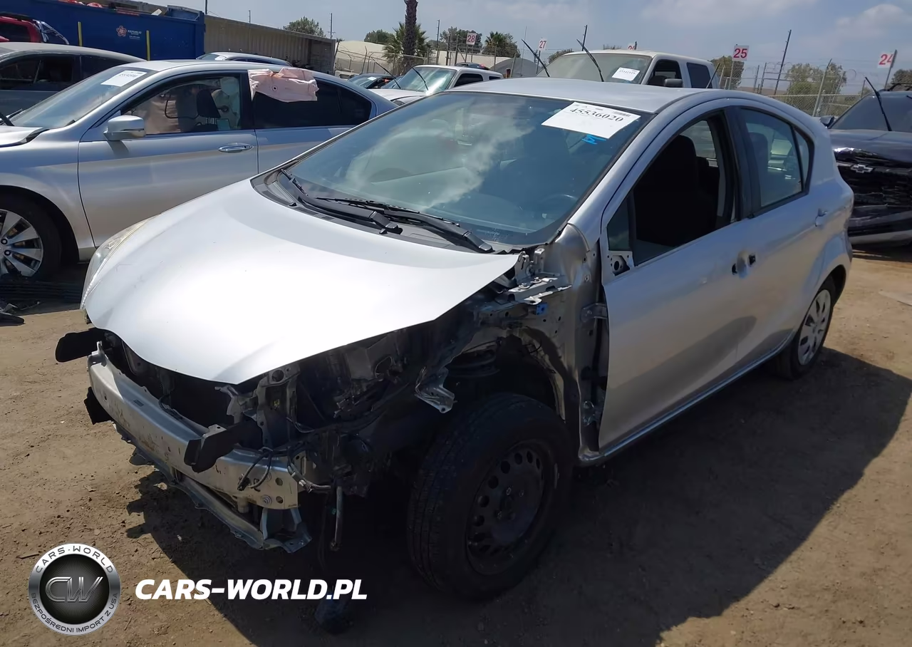 2014 Toyota Prius C Three VIN:JTDKDTB31E1076222 - 2