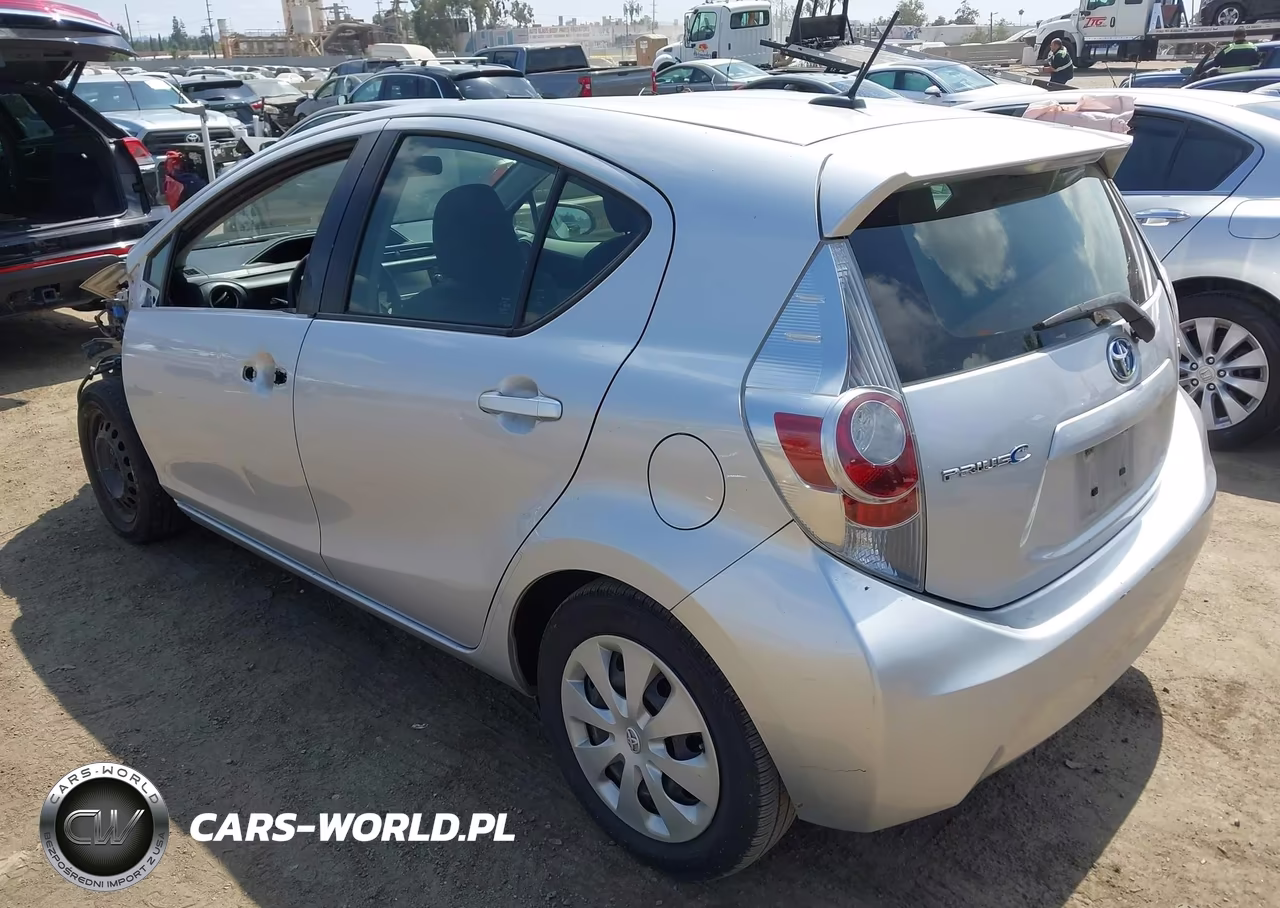 2014 Toyota Prius C Three VIN:JTDKDTB31E1076222 - 3