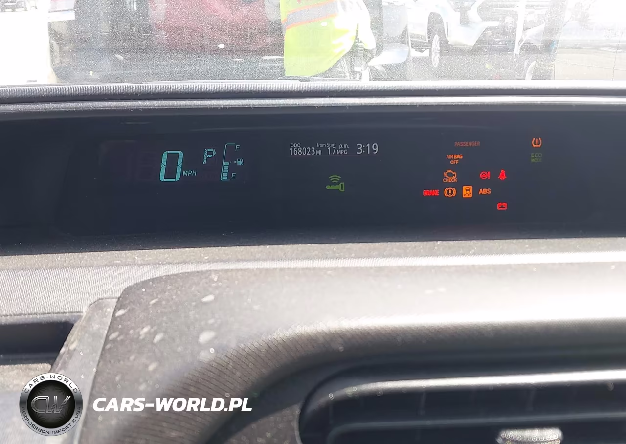 2014 Toyota Prius C Three VIN:JTDKDTB31E1076222 - 7