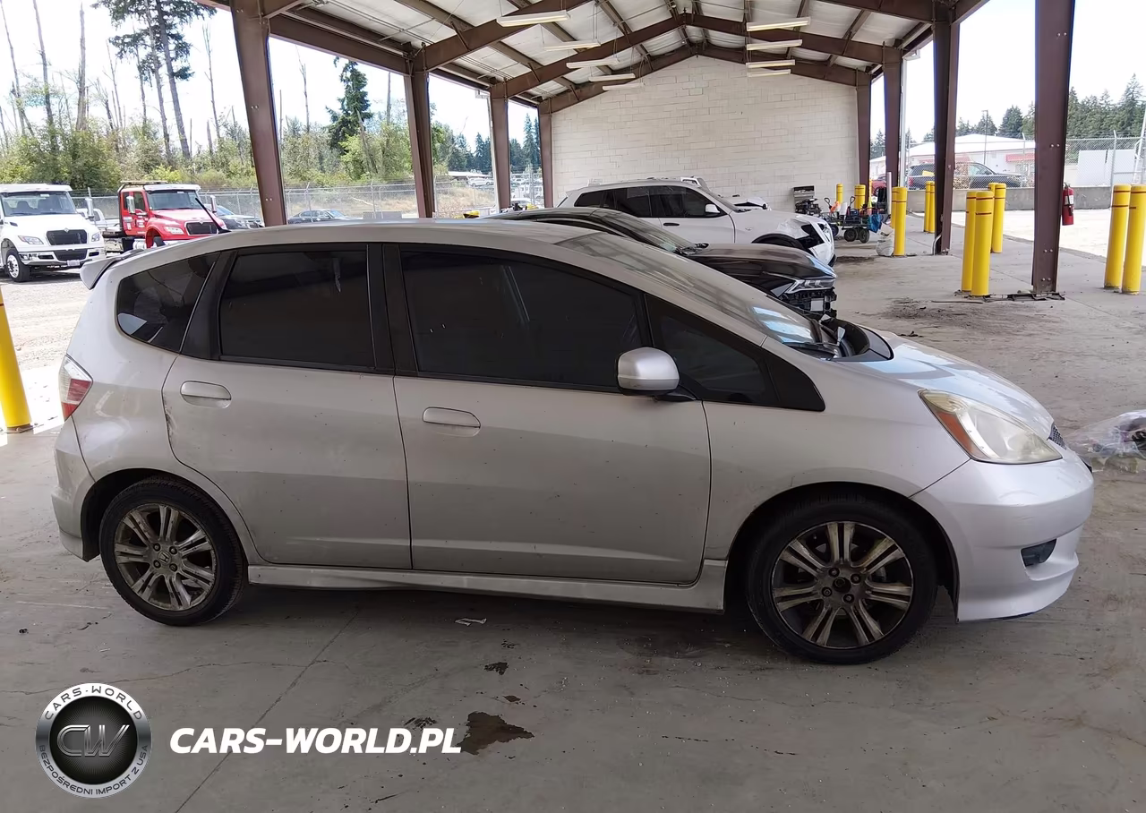 2011 Honda Fit Sport VIN:JHMGE8H5XBS009518 - 13