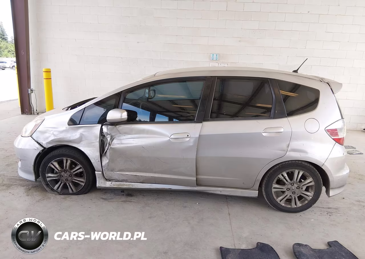 2011 Honda Fit Sport VIN:JHMGE8H5XBS009518 - 14