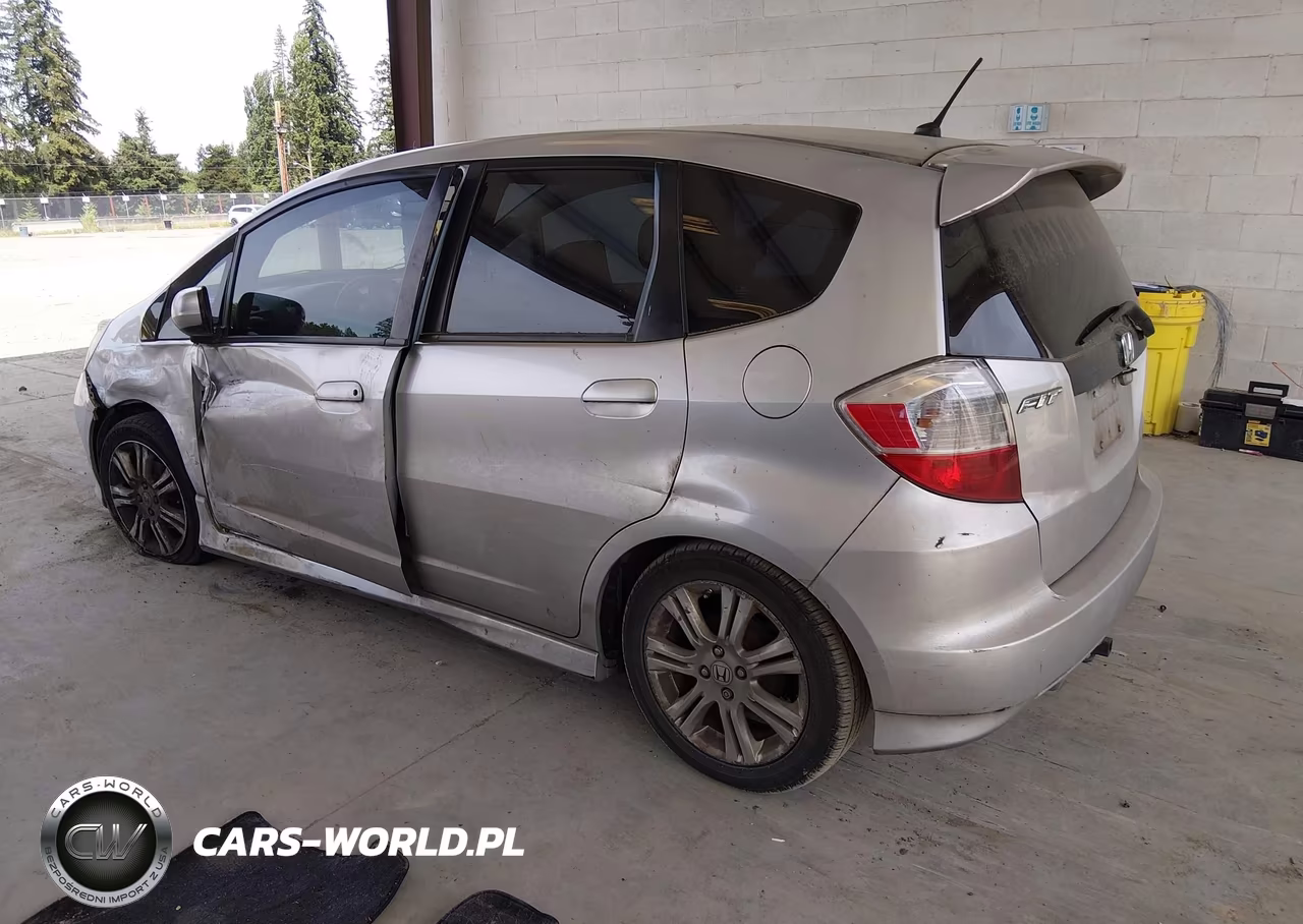 2011 Honda Fit Sport VIN:JHMGE8H5XBS009518 - 3
