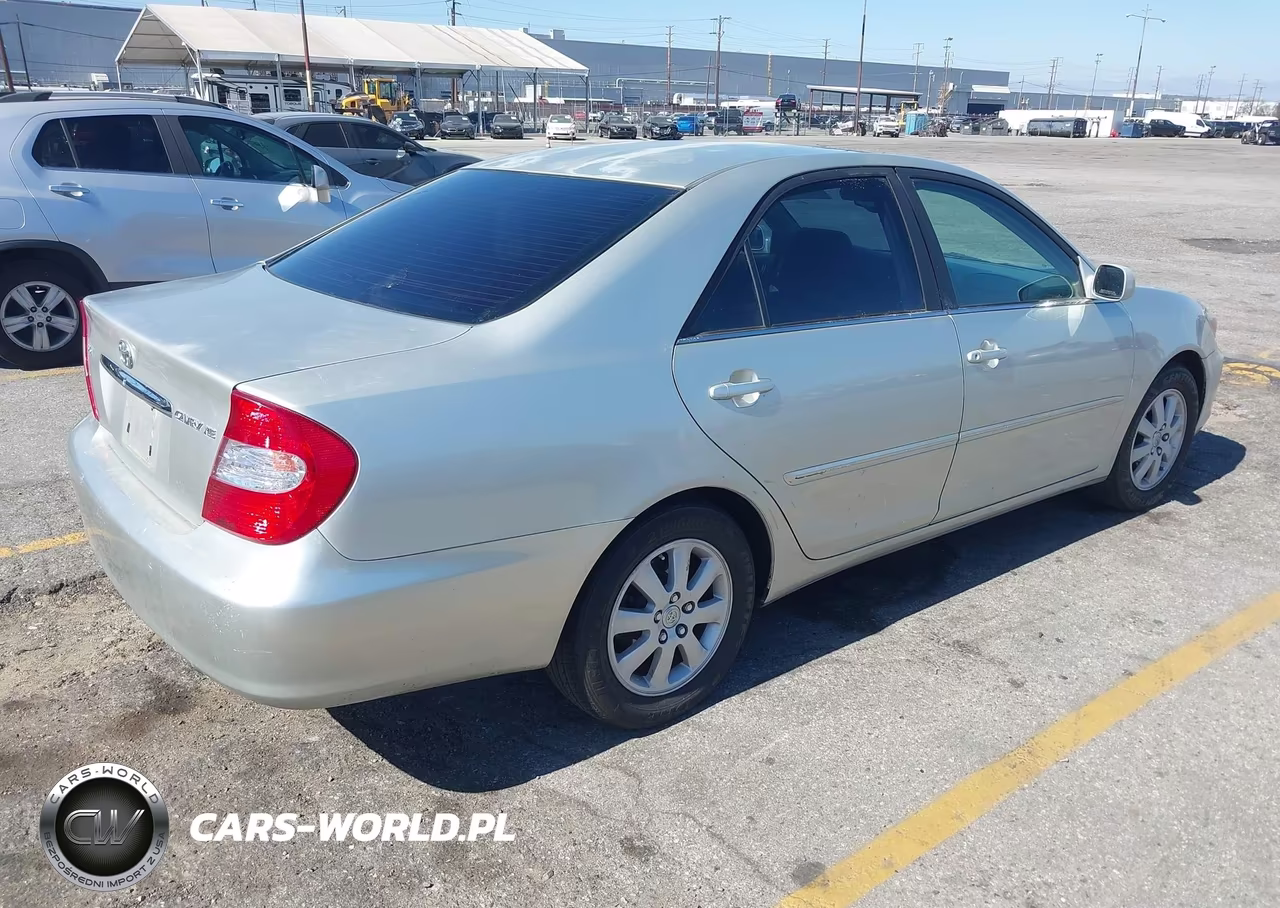 2002 Toyota Camry Xle VIN:JTDBE32K620109513 - 4