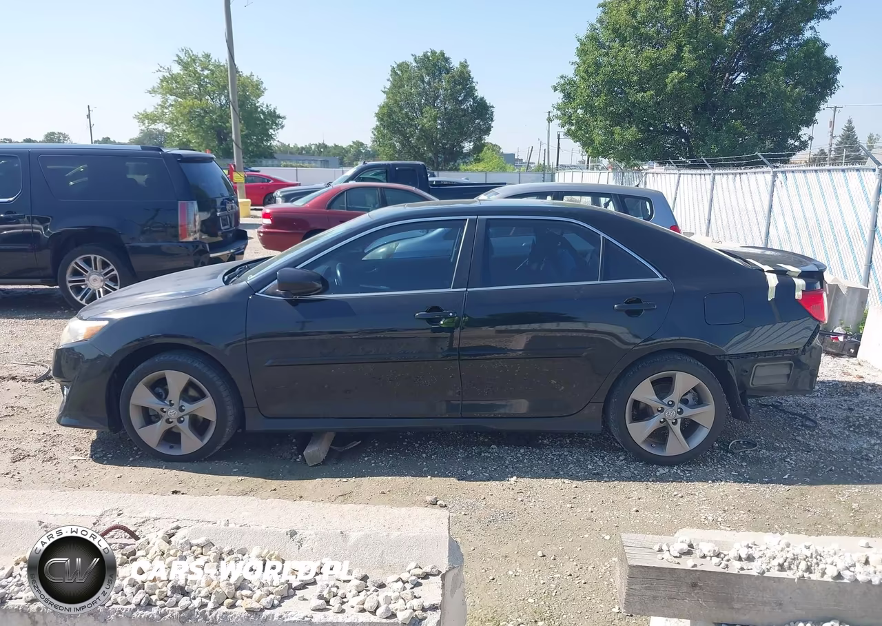 2014 Toyota Camry Se Sport VIN:4T1BF1FK3EU316123 - 14
