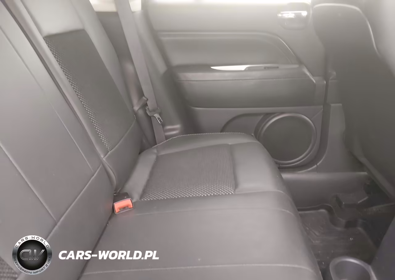 2015 Jeep Compass Latitude VIN:1C4NJDEBXFD409452 - 8
