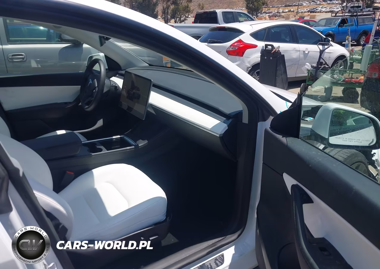 2022 Tesla Model Y Performance Dual Motor All-Wheel Drive VIN:7SAYGDEF4NF490019 - 5