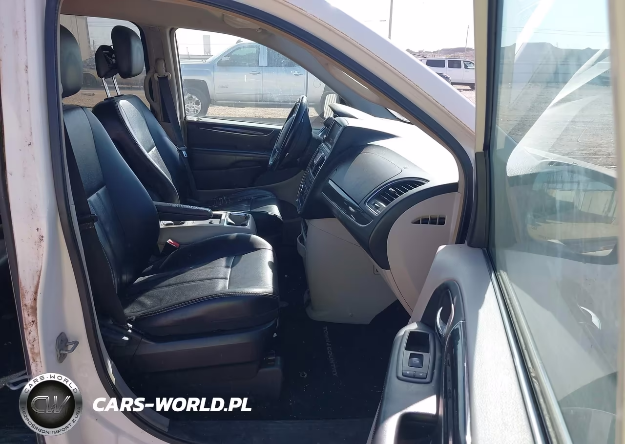 2013 Chrysler Town & Country Touring VIN:2C4RC1BG3DR604748 - 5