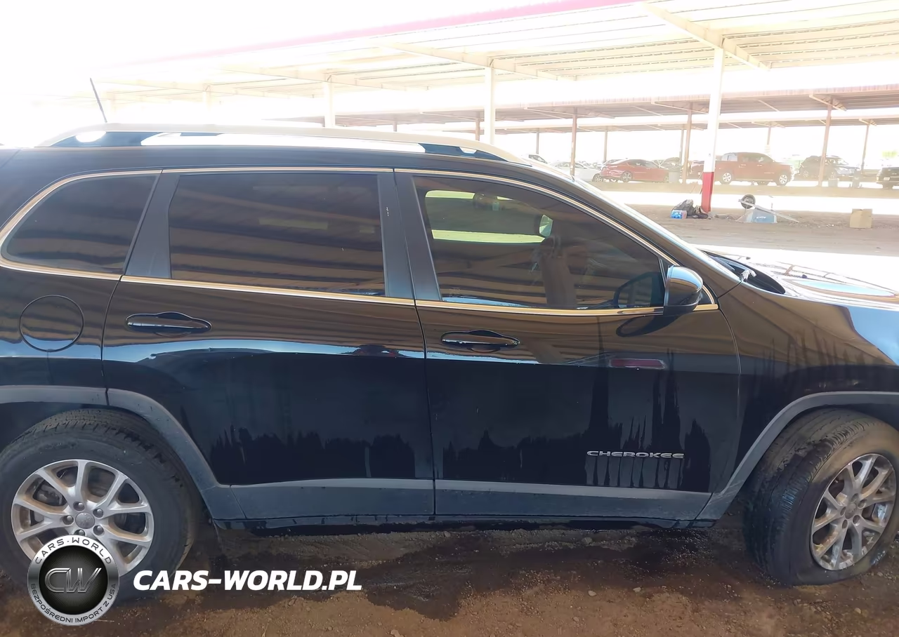 2018 Jeep Cherokee Latitude 4X4 VIN:1C4PJMCB7JD528824 - 13