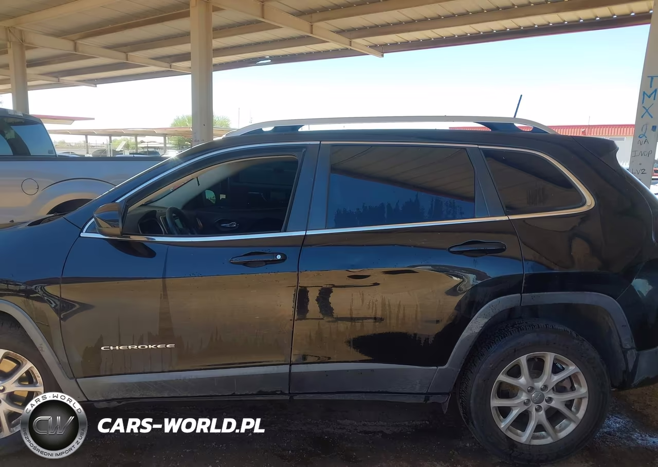 2018 Jeep Cherokee Latitude 4X4 VIN:1C4PJMCB7JD528824 - 14