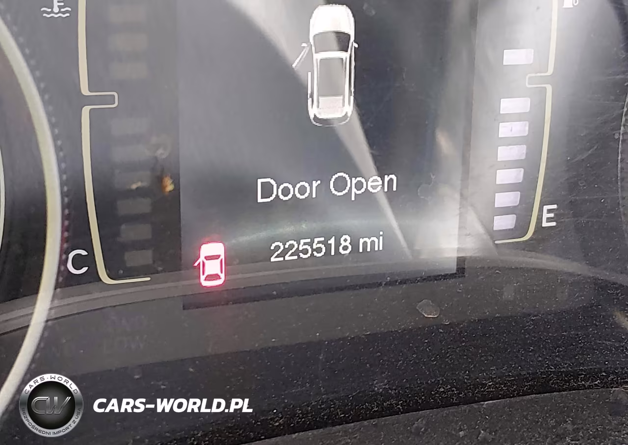 2018 Jeep Cherokee Latitude 4X4 VIN:1C4PJMCB7JD528824 - 15
