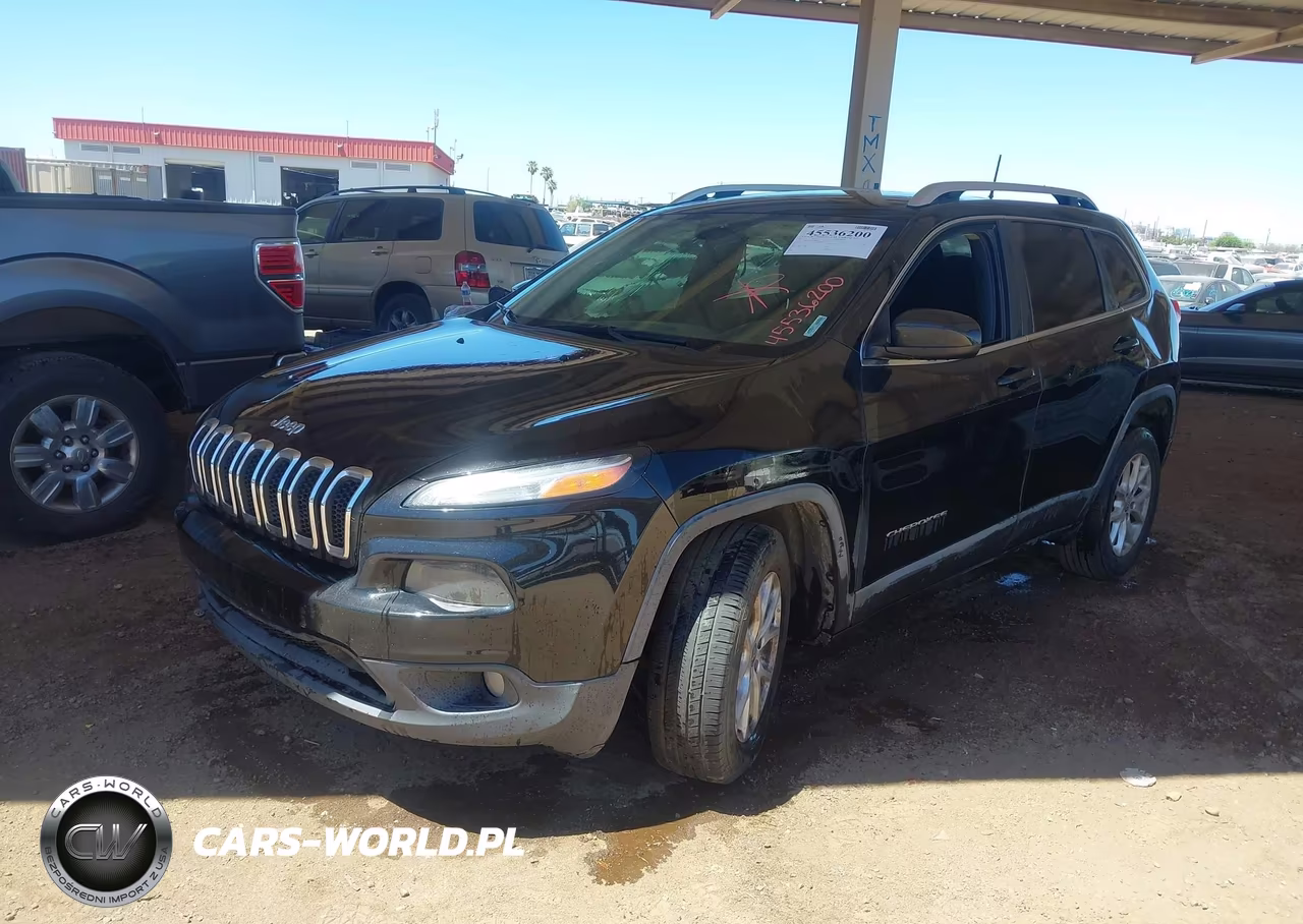 2018 Jeep Cherokee Latitude 4X4 VIN:1C4PJMCB7JD528824 - 2