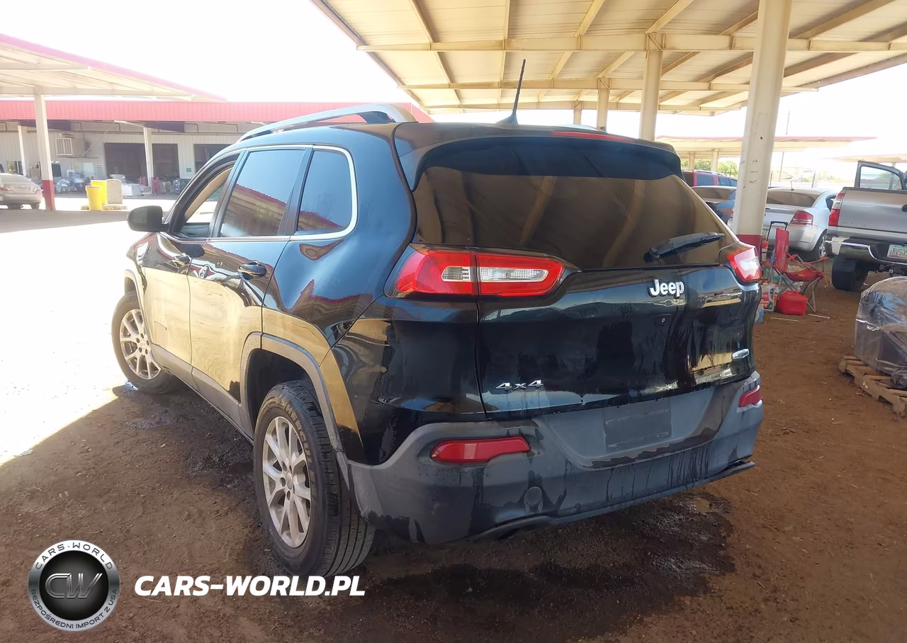 2018 Jeep Cherokee Latitude 4X4 VIN:1C4PJMCB7JD528824 - 3