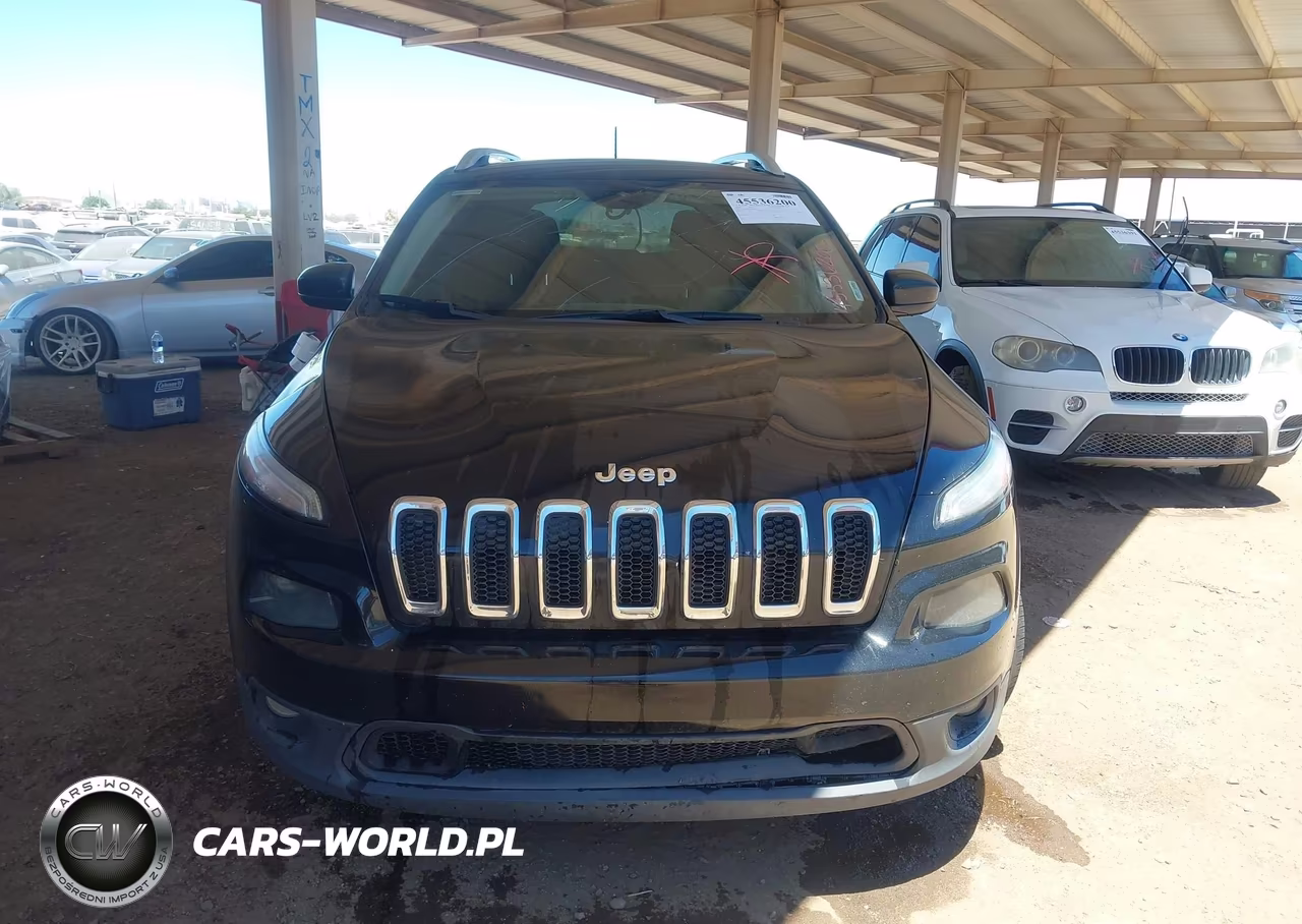 2018 Jeep Cherokee Latitude 4X4 VIN:1C4PJMCB7JD528824 - 6