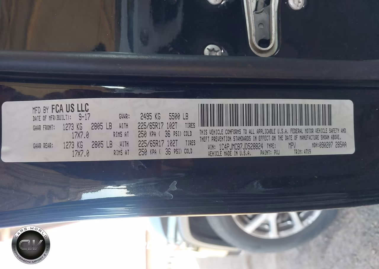 2018 Jeep Cherokee Latitude 4X4 VIN:1C4PJMCB7JD528824 - 9