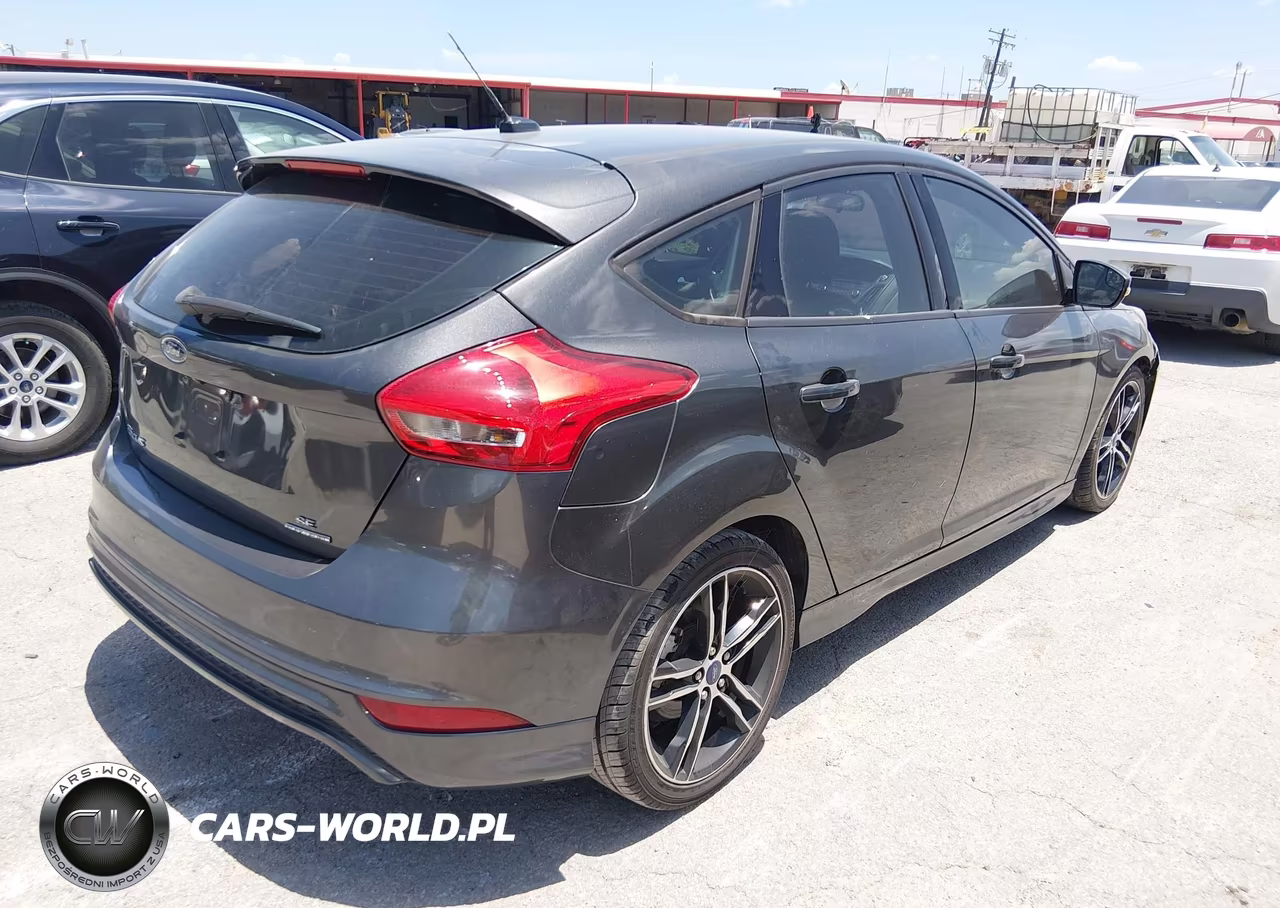 2016 Ford Focus Se VIN:1FADP3K20GL237891 - 4