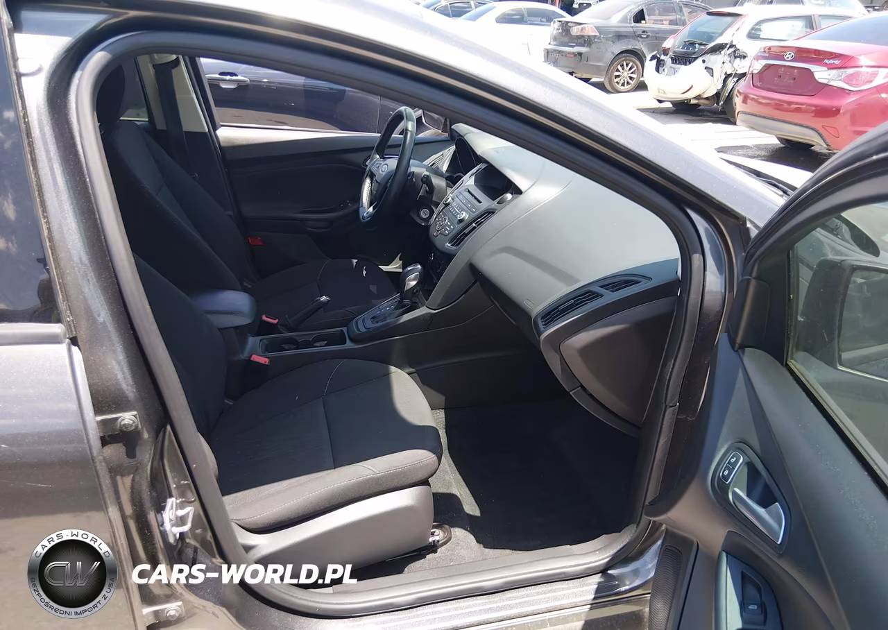 2016 Ford Focus Se VIN:1FADP3K20GL237891 - 5