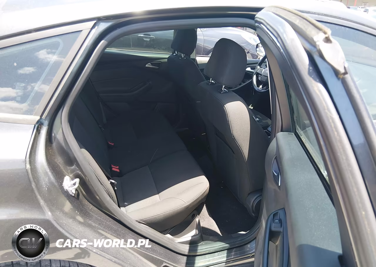 2016 Ford Focus Se VIN:1FADP3K20GL237891 - 8