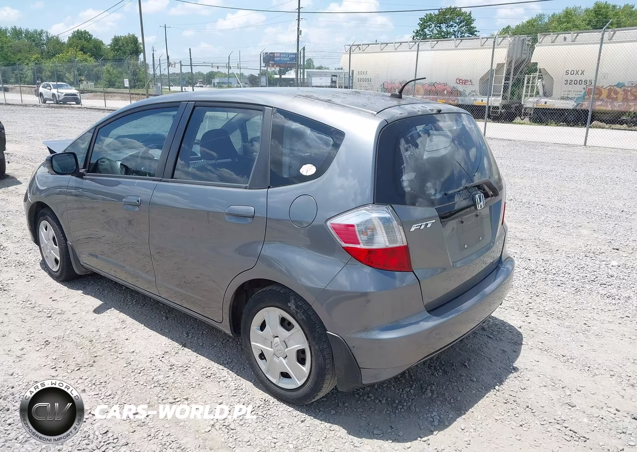 2012 Honda Fit VIN:JHMGE8H33CS000255 - 3
