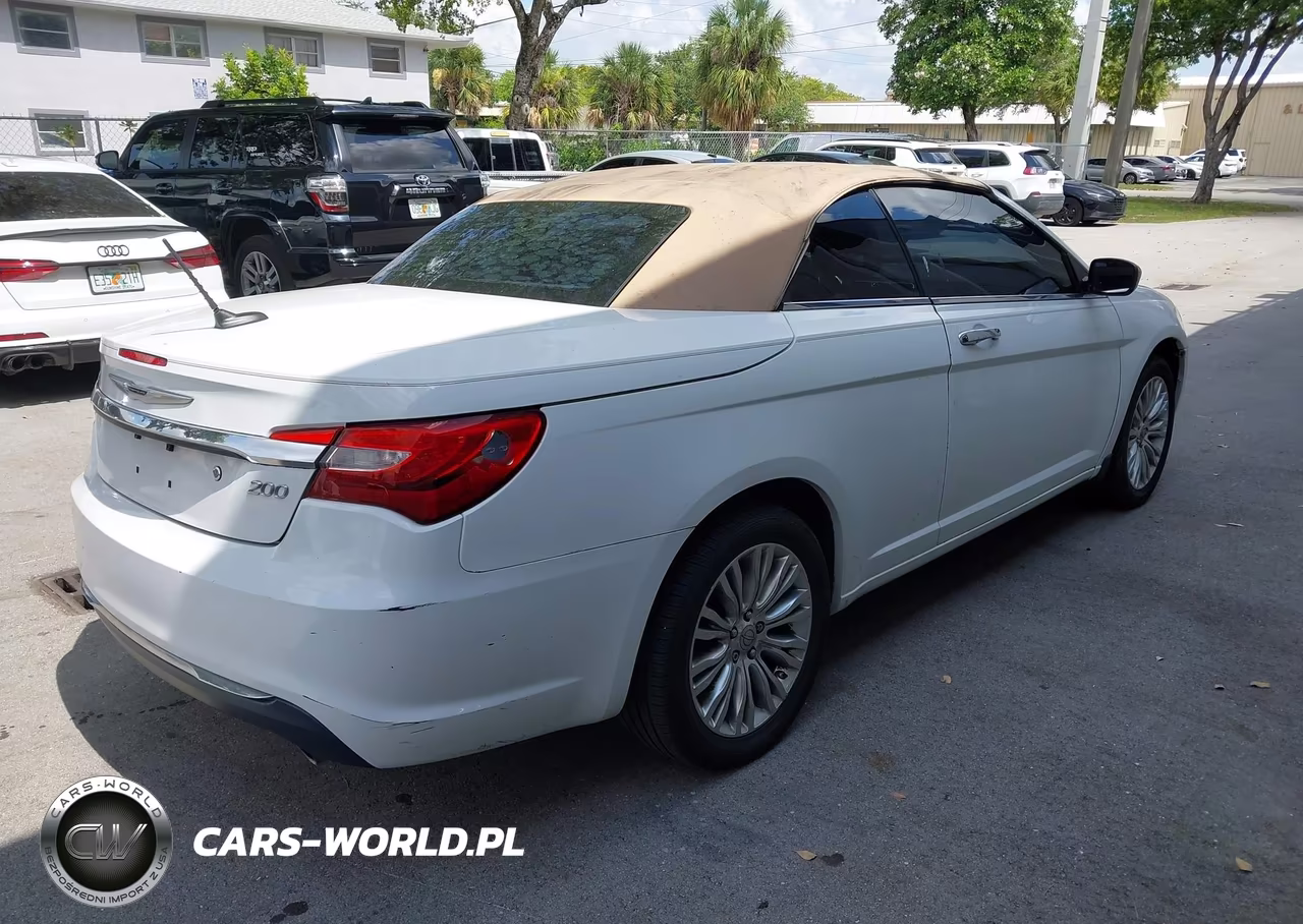 CHRYSLER 200 VIN:1C3BCBFG6EN156820 - 4