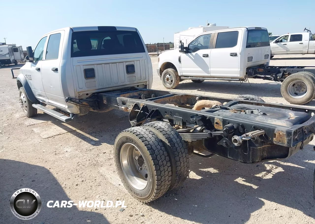2017 Ram 5500 Chassis Tradesman-Slt-Laramie VIN:3C7WRNFL1HG520314 - 3
