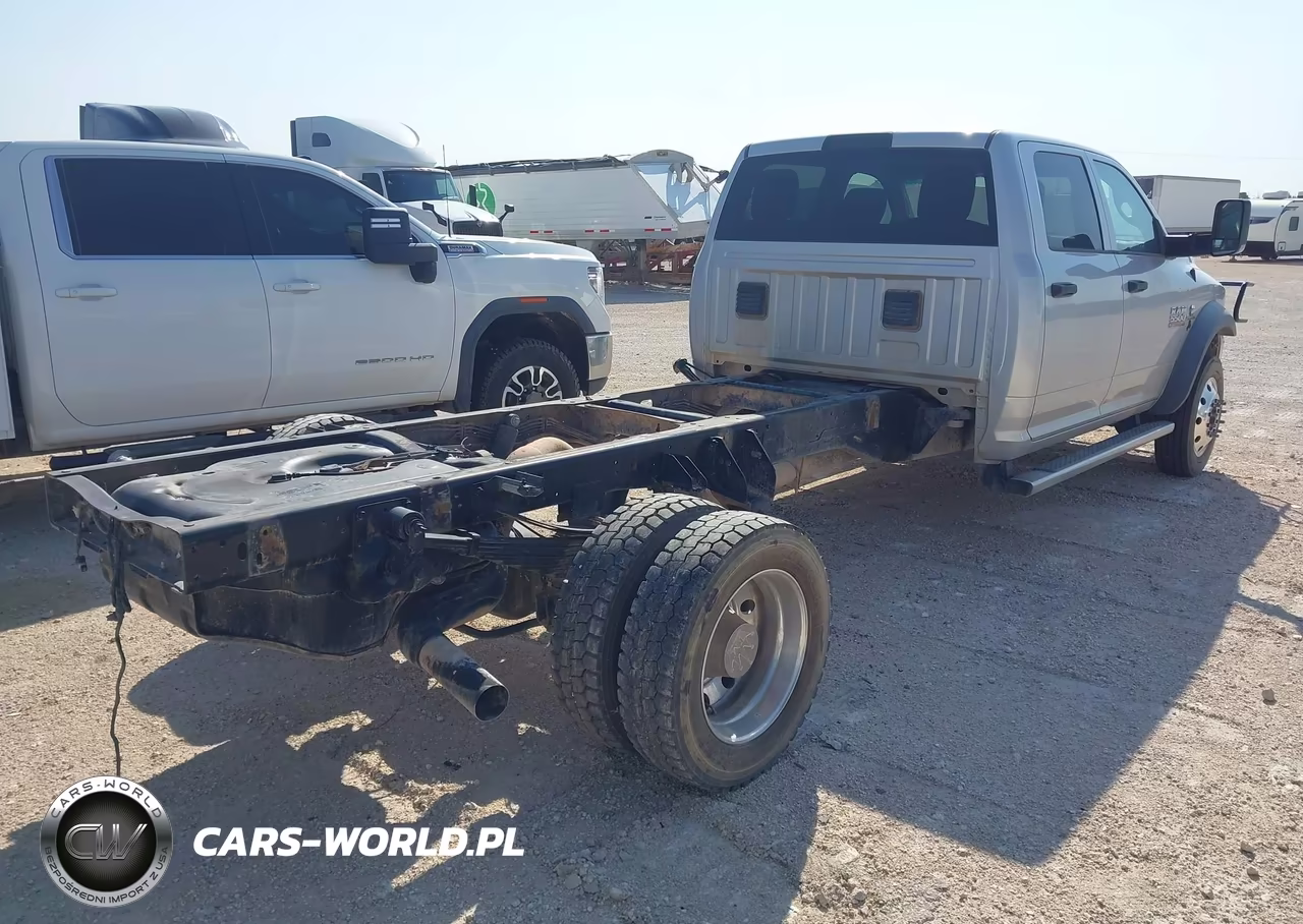 2017 Ram 5500 Chassis Tradesman-Slt-Laramie VIN:3C7WRNFL1HG520314 - 4