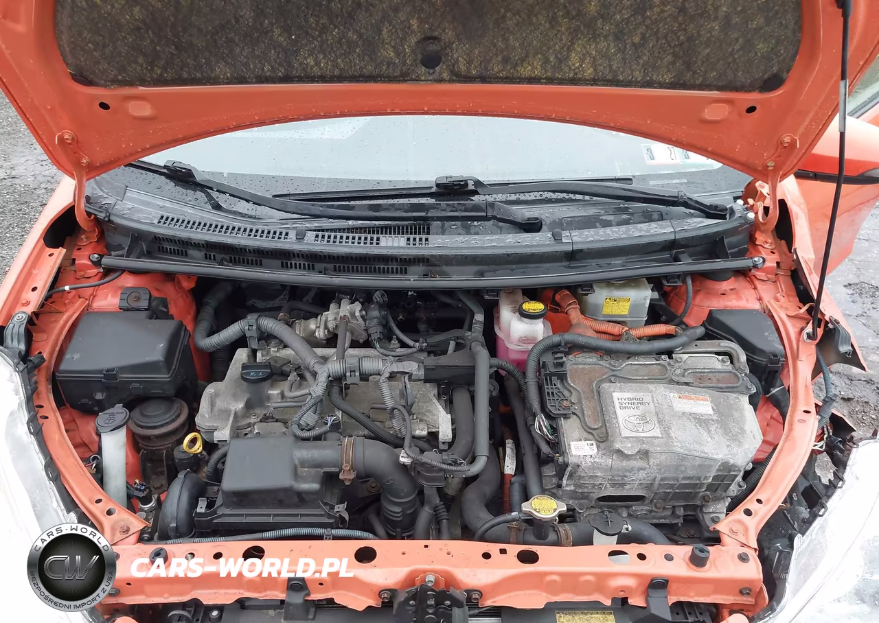 2012 Toyota Prius C Three VIN:JTDKDTB36C1010861 - 10
