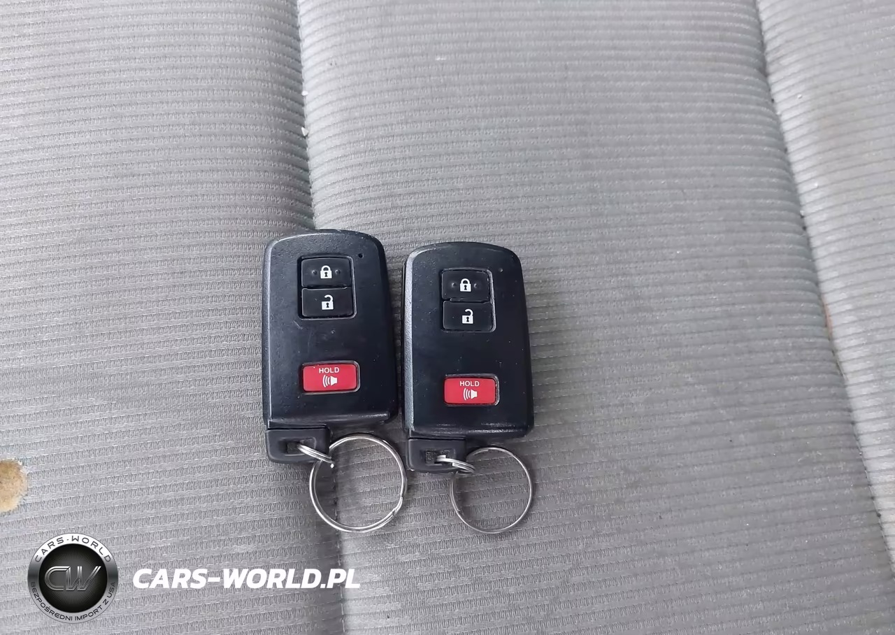 2012 Toyota Prius C Three VIN:JTDKDTB36C1010861 - 11