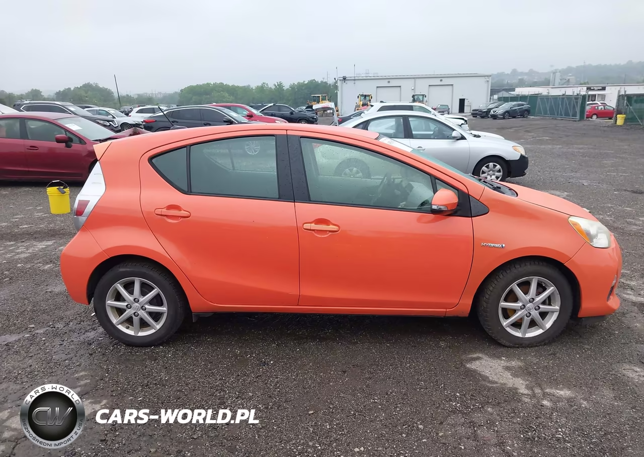 2012 Toyota Prius C Three VIN:JTDKDTB36C1010861 - 13