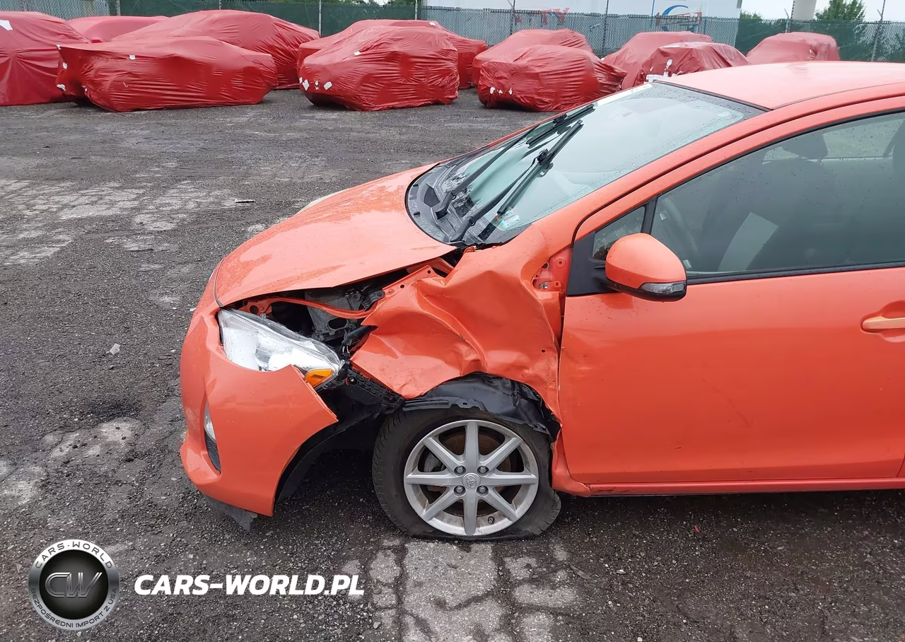 2012 Toyota Prius C Three VIN:JTDKDTB36C1010861 - 6