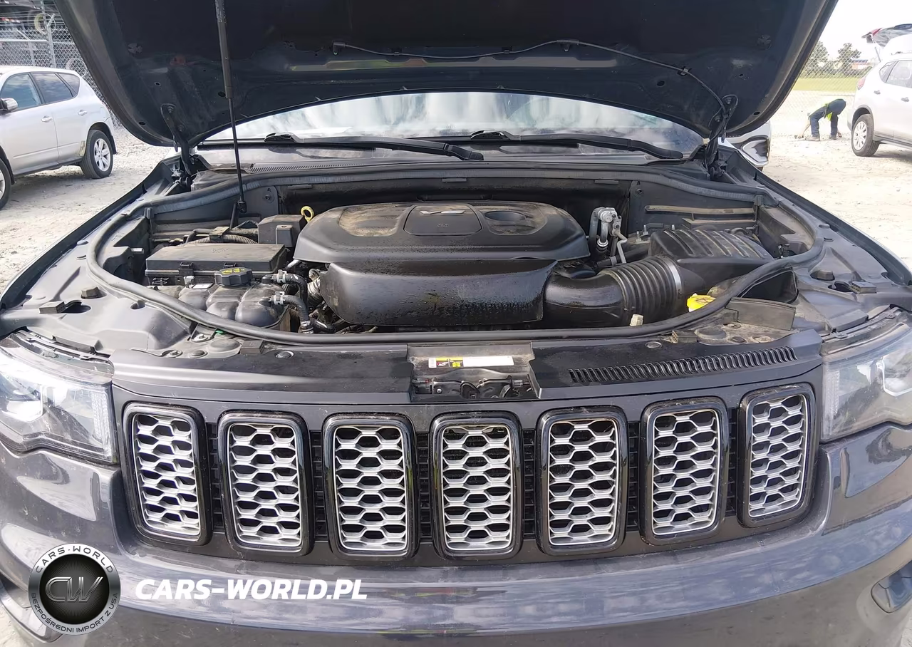 2018 Jeep Grand Cherokee Altitude 4X2 VIN:1C4RJEAGXJC212417 - 10