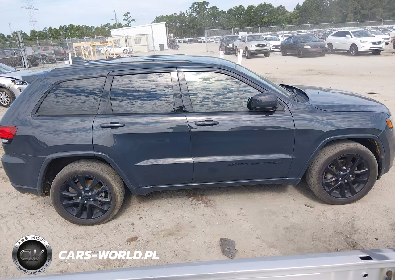 2018 Jeep Grand Cherokee Altitude 4X2 VIN:1C4RJEAGXJC212417 - 13