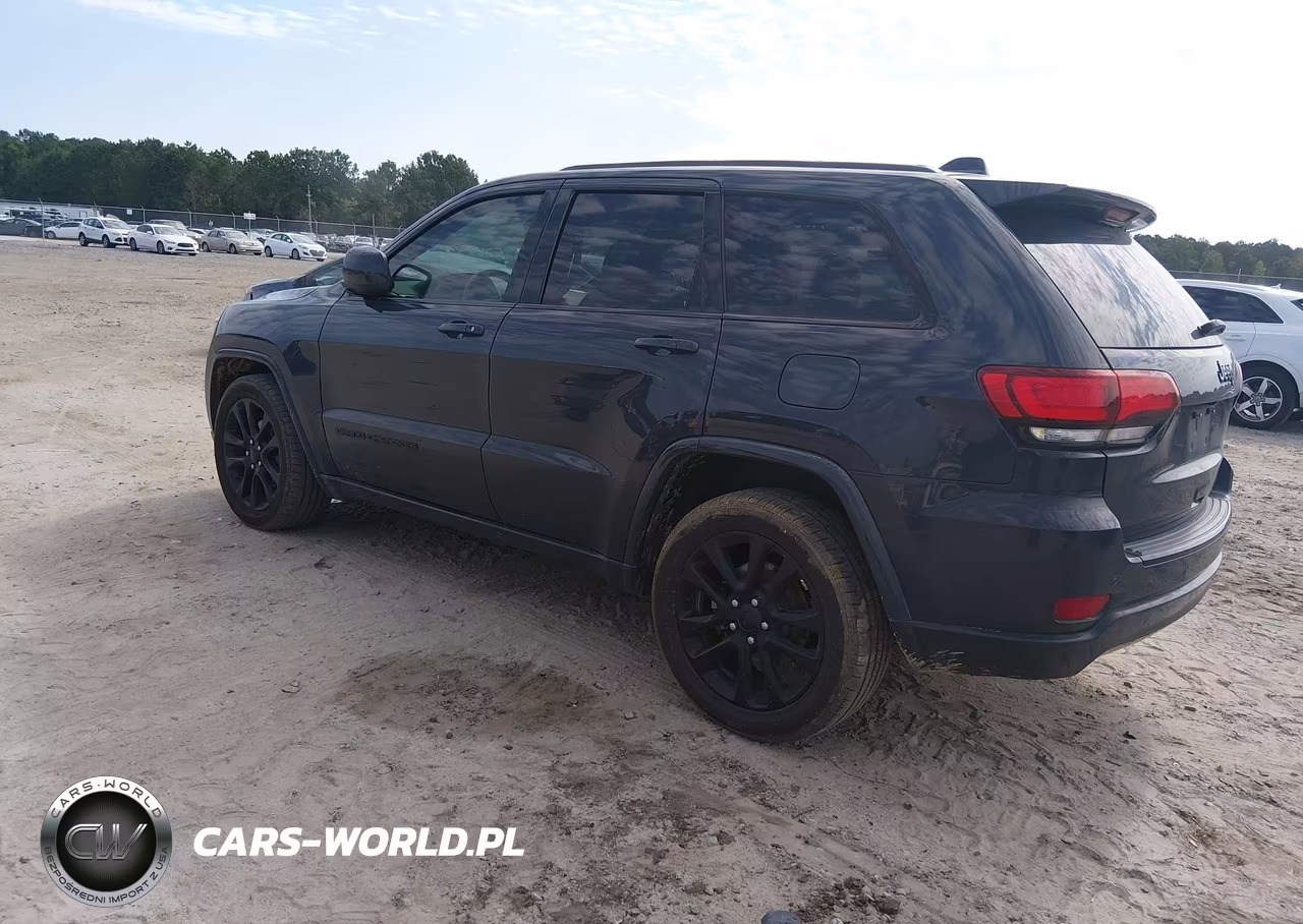 2018 Jeep Grand Cherokee Altitude 4X2 VIN:1C4RJEAGXJC212417 - 3