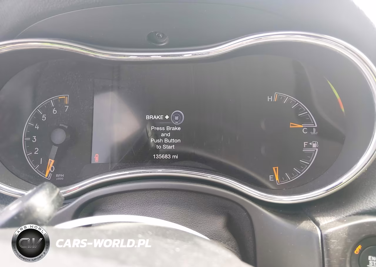 2018 Jeep Grand Cherokee Altitude 4X2 VIN:1C4RJEAGXJC212417 - 7
